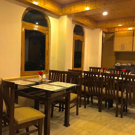 The Avenue Hotel , Manali A River Side Hotel Esterno foto