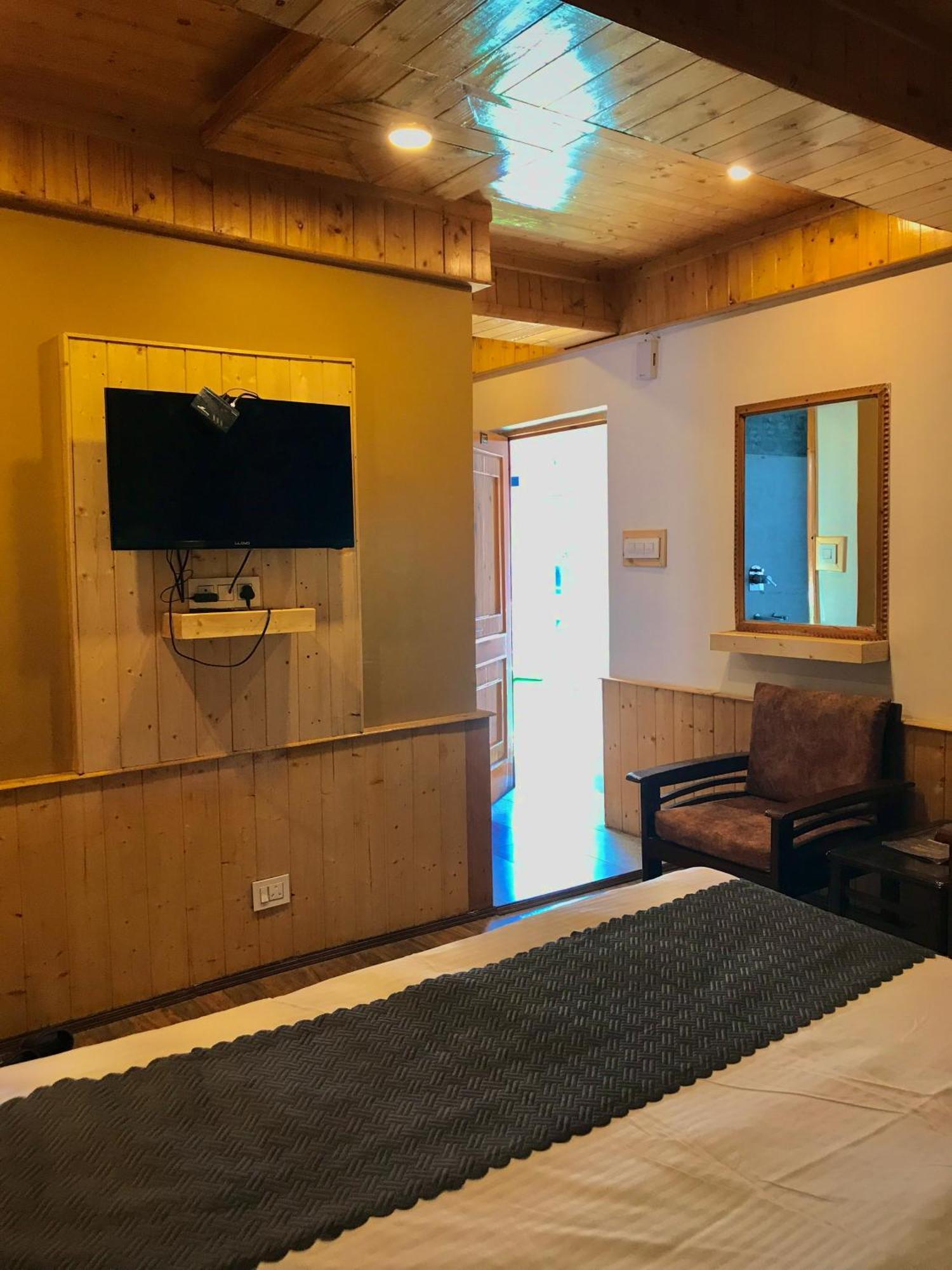 The Avenue Hotel , Manali A River Side Hotel Esterno foto