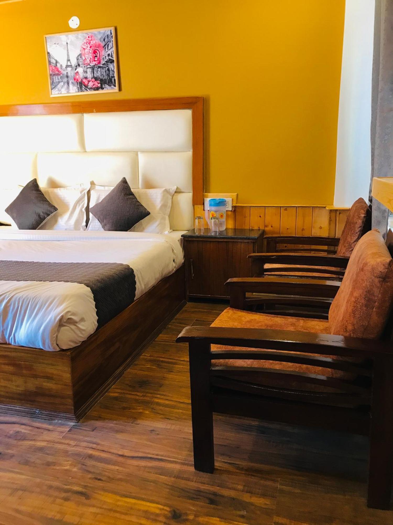 The Avenue Hotel , Manali A River Side Hotel Esterno foto