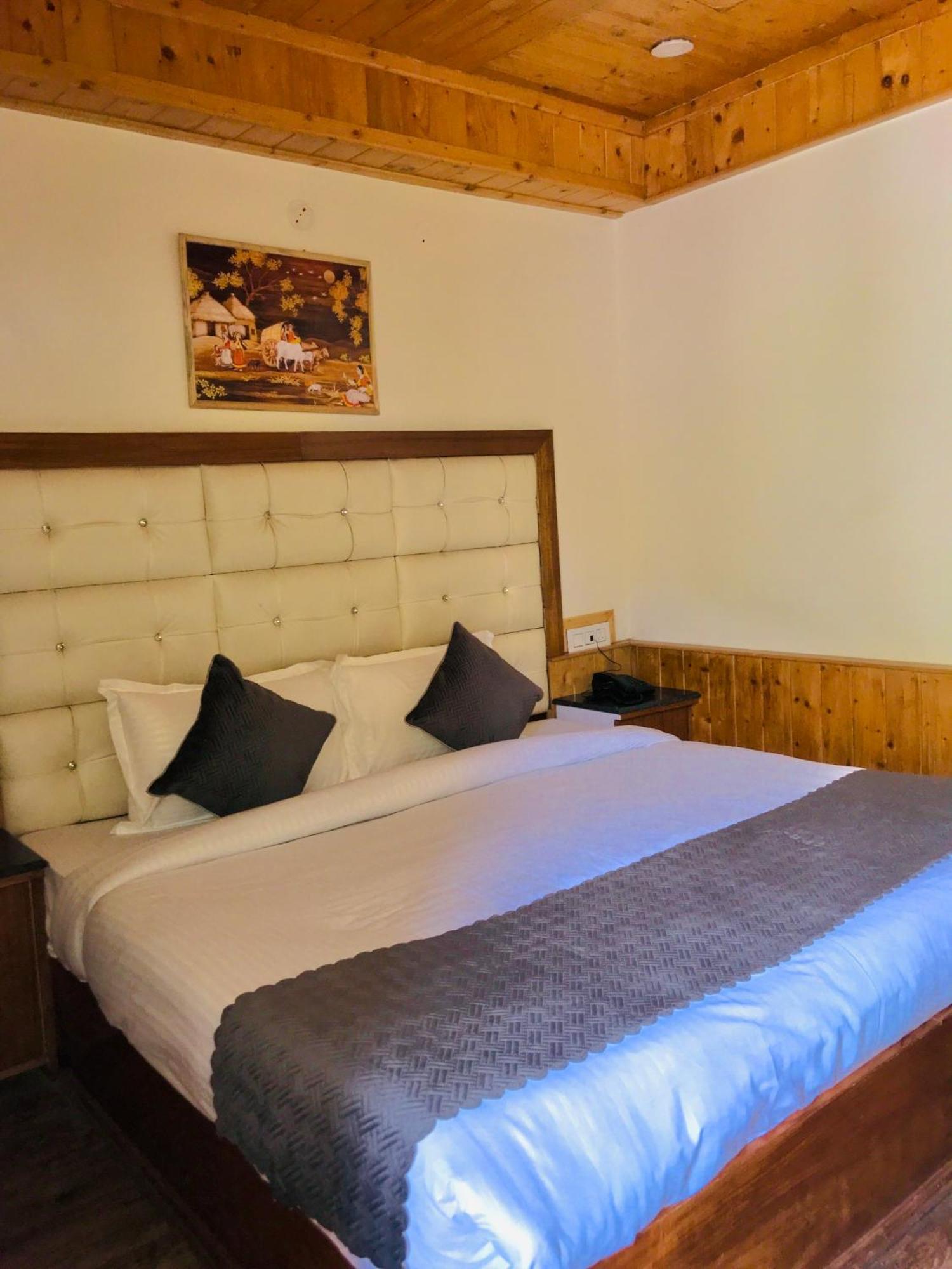 The Avenue Hotel , Manali A River Side Hotel Esterno foto