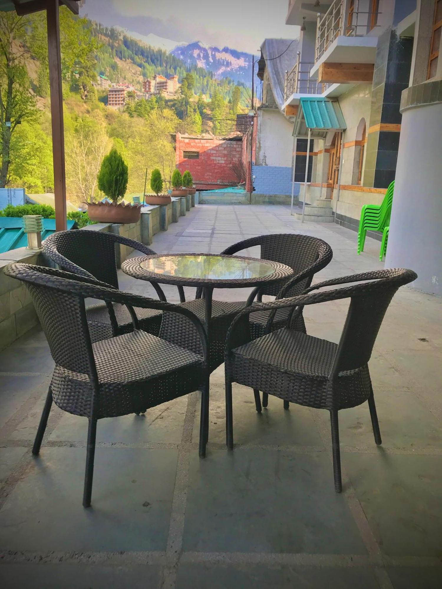 The Avenue Hotel , Manali A River Side Hotel Esterno foto