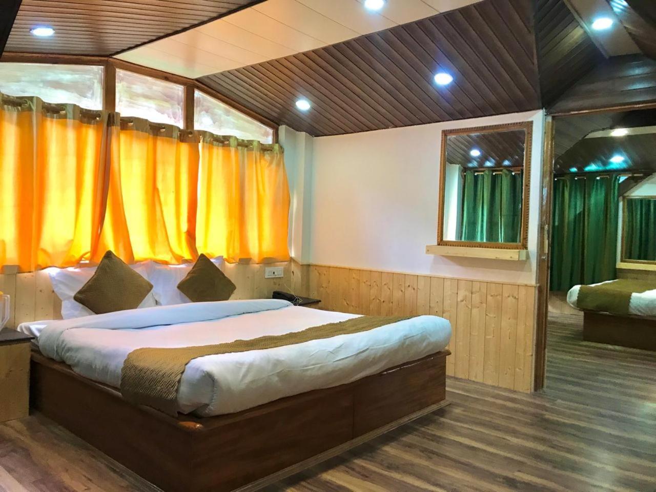 The Avenue Hotel , Manali A River Side Hotel Esterno foto