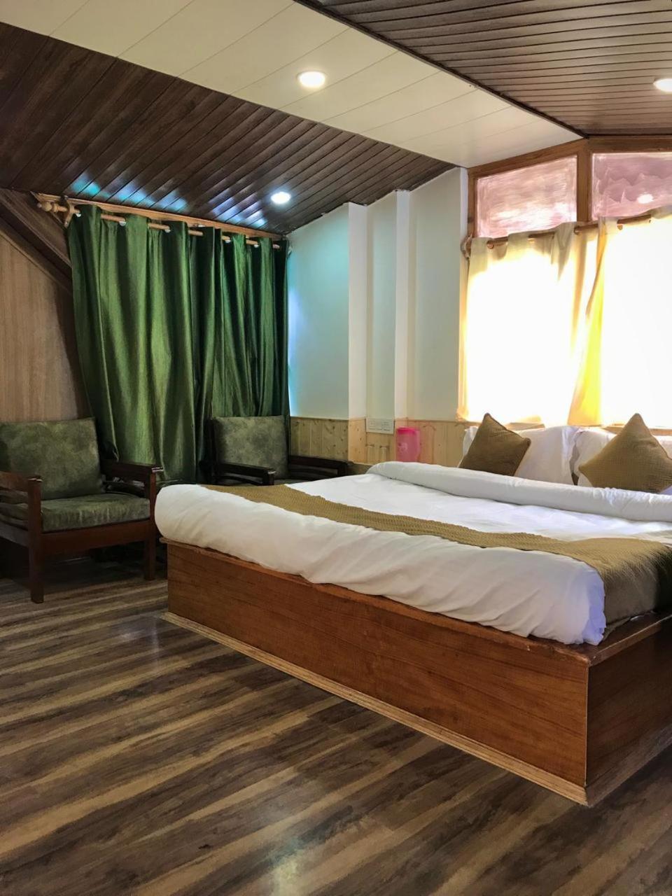 The Avenue Hotel , Manali A River Side Hotel Esterno foto