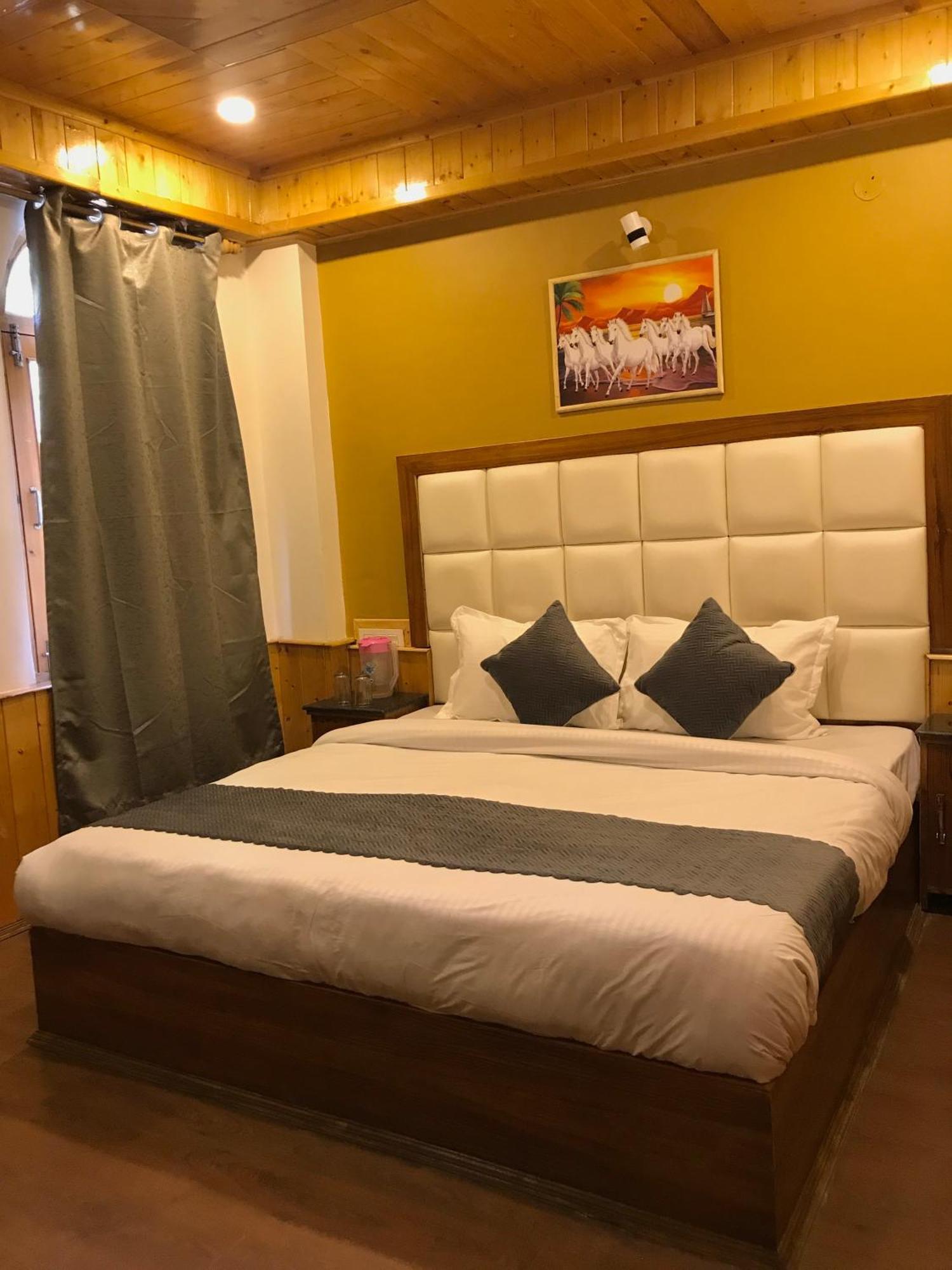 The Avenue Hotel , Manali A River Side Hotel Esterno foto