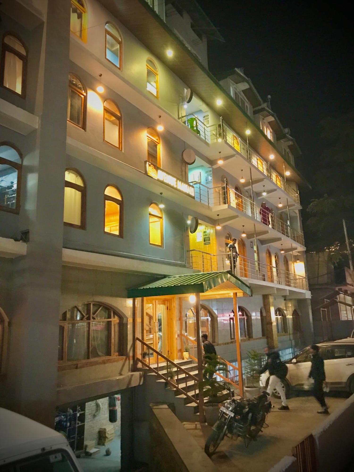 The Avenue Hotel , Manali A River Side Hotel Esterno foto