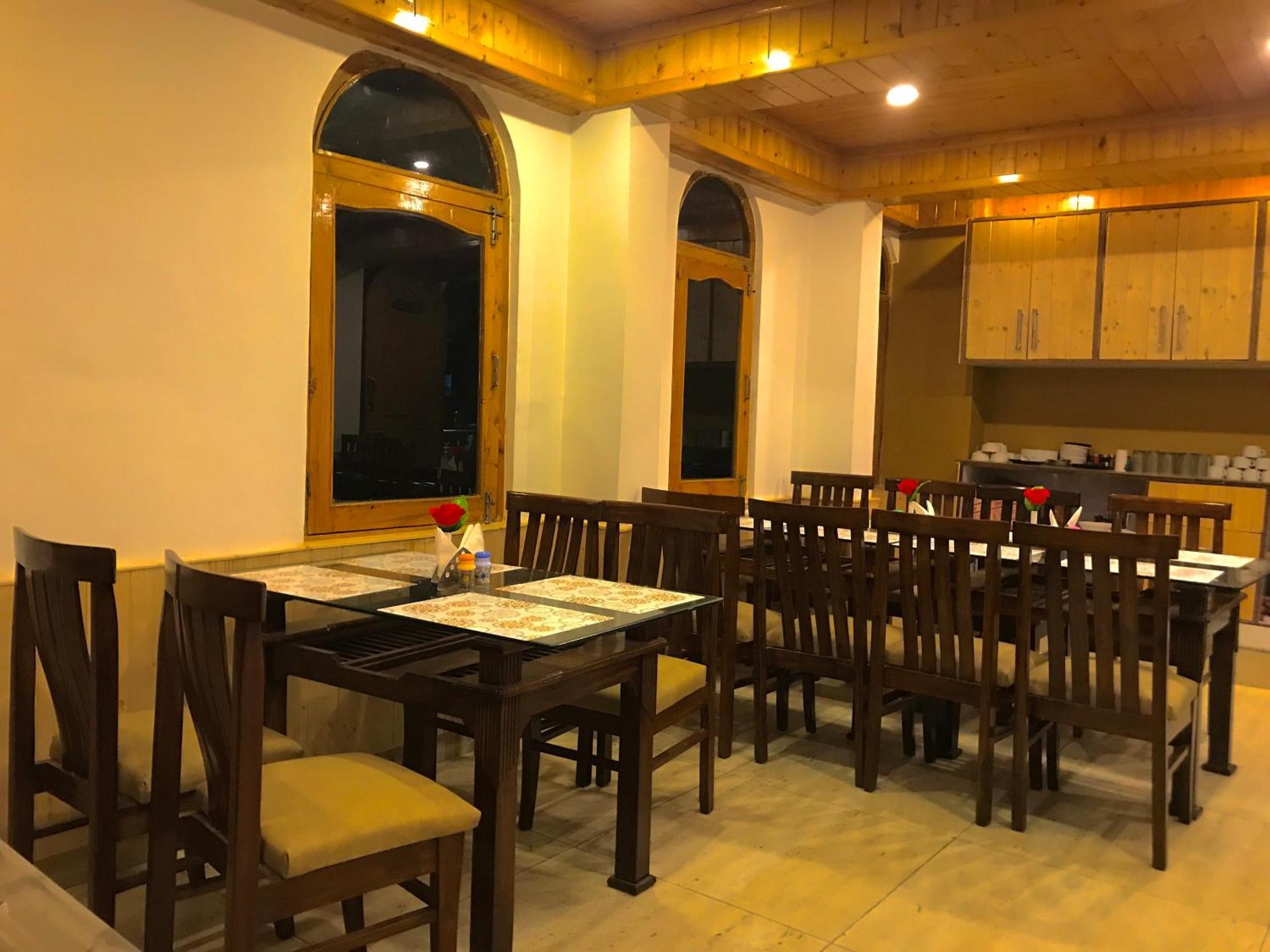 The Avenue Hotel , Manali A River Side Hotel Esterno foto