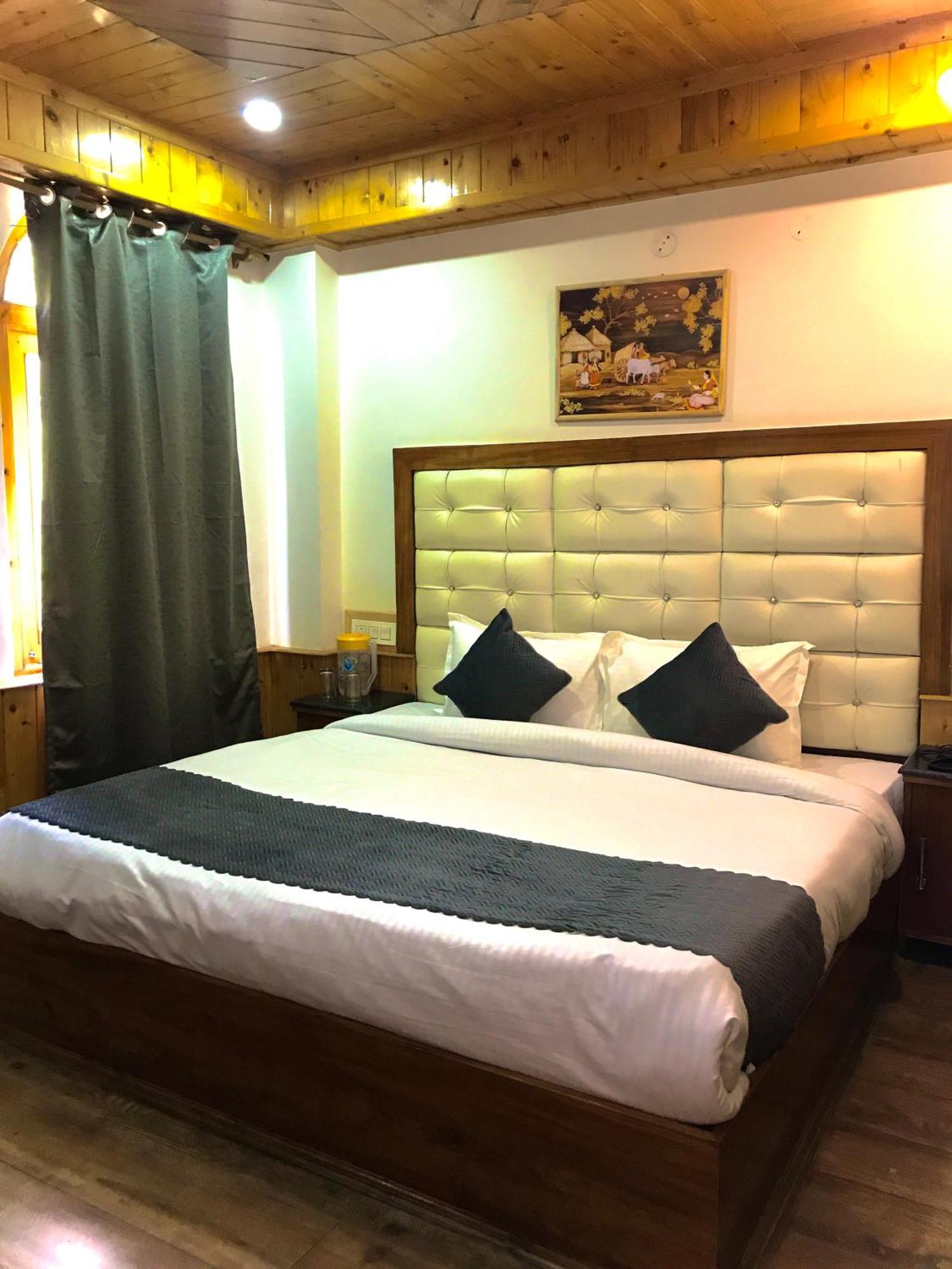 The Avenue Hotel , Manali A River Side Hotel Esterno foto