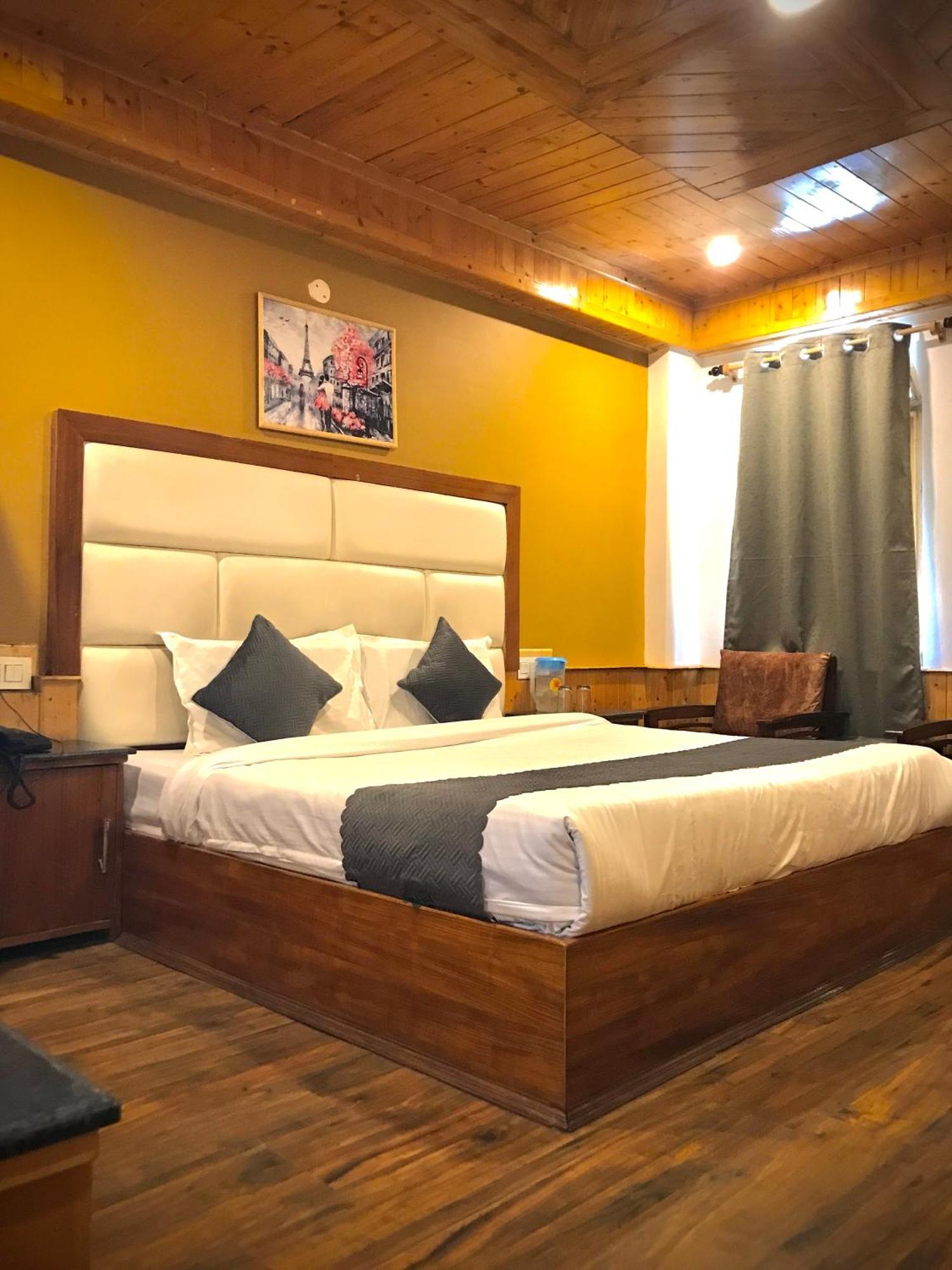 The Avenue Hotel , Manali A River Side Hotel Esterno foto