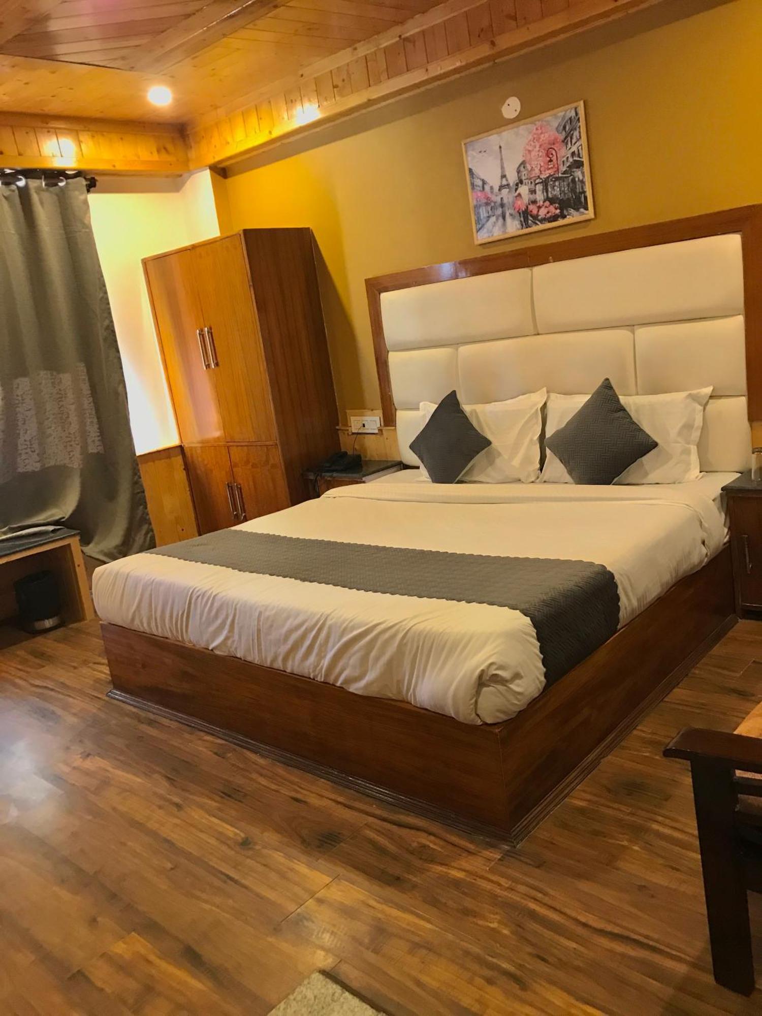 The Avenue Hotel , Manali A River Side Hotel Esterno foto